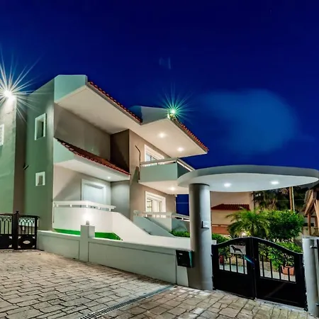 Pool Near The Beach Villa *